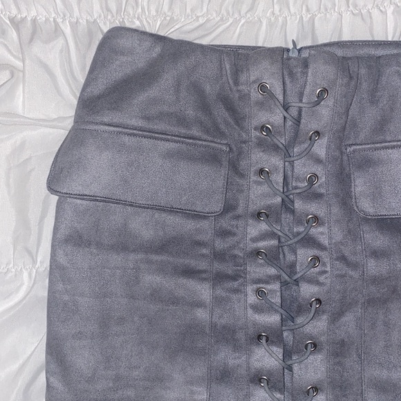 GRAY CRUSHED VELVET SKIRT - Picture 2 of 4